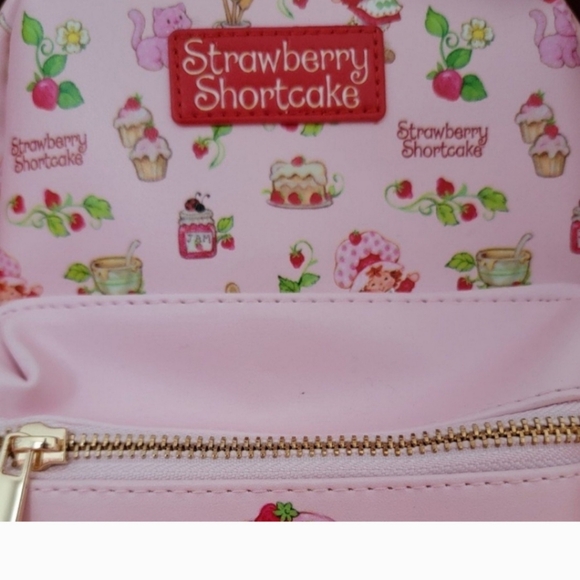 STRAWBERRY SHORTCAKE 3 Piece Backpack, Keychain, Card Holder Gift Box Set NIB - Picture 3 of 5